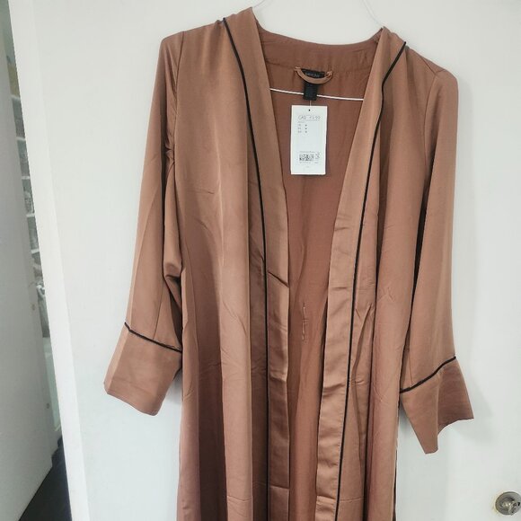 BNWT - H&M silk affect bathrobe full length - Picture 1 of 3